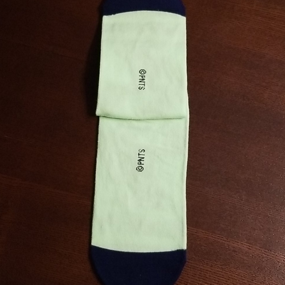 4 for $20 Peanuts Snoopy book smart socks - Picture 3 of 3